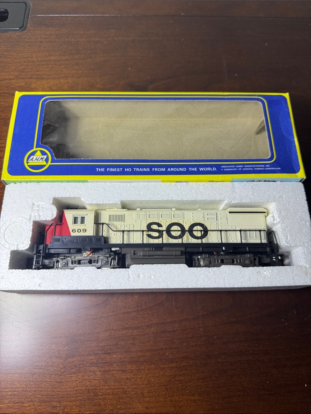 AHM SOO HO Scale Diesel Locomotive (New)
